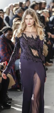 Pamella Roland pist gösteri 