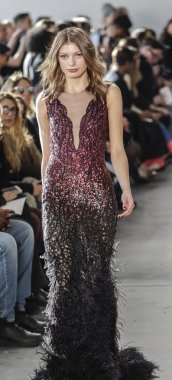 Pamella Roland pist gösteri 