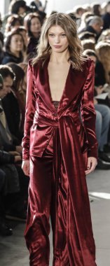 Pamella Roland koleksiyonu