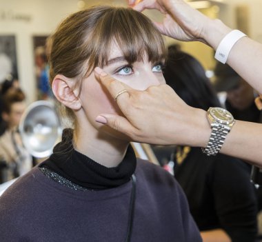 Monique Lhuillier Runway gelin gösteri  