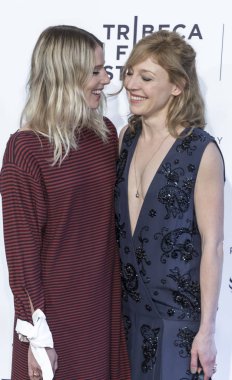 Dree Hemingway ve Juliet Rylance