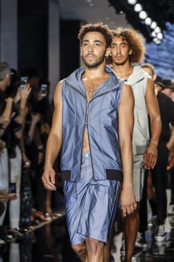 Pist modelleri yürümek