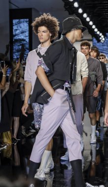 Pist modelleri yürümek