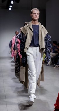 Pist modelleri yürümek