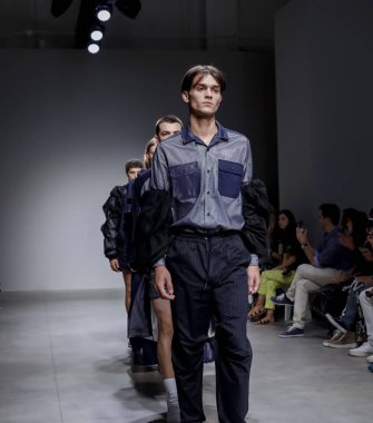 Pist modelleri yürümek