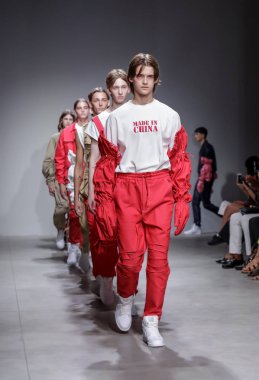 Pist modelleri yürümek