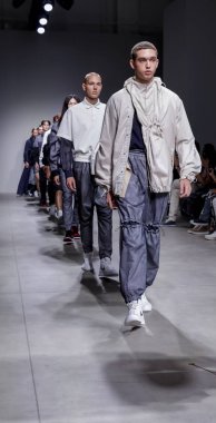 Pist modelleri yürümek