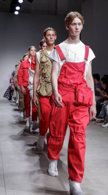 Pist modelleri yürümek