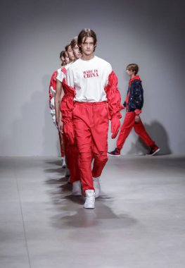 Pist modelleri yürümek