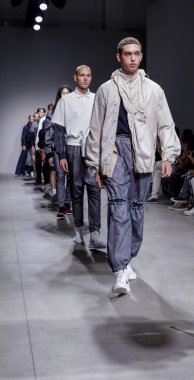 Pist modelleri yürümek