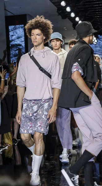 Pist modelleri yürümek