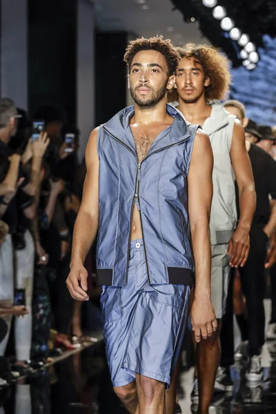 Pist modelleri yürümek