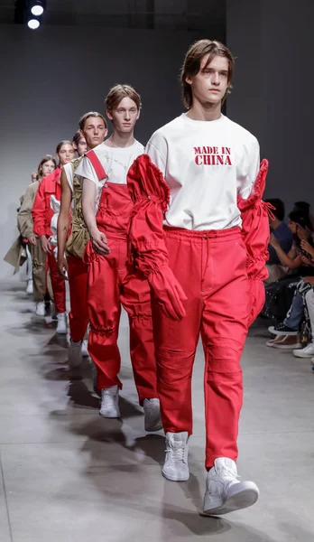 Pist modelleri yürümek