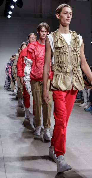 Pist modelleri yürümek