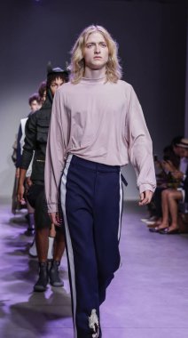 Pist modelleri yürümek