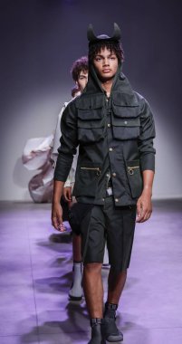 Pist modelleri yürümek