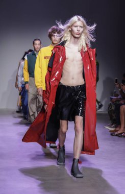 Pist modelleri yürümek