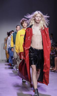 Pist modelleri yürümek