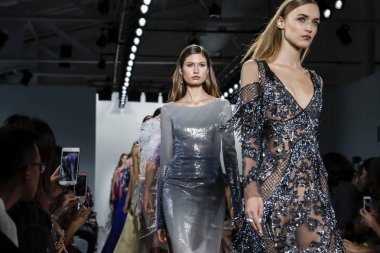 Pist modelleri yürümek