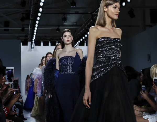 Pist modelleri yürümek