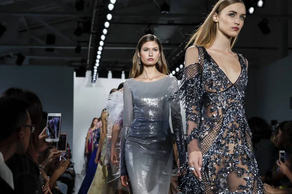 Pist modelleri yürümek