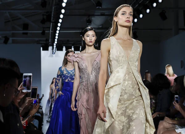 Pist modelleri yürümek