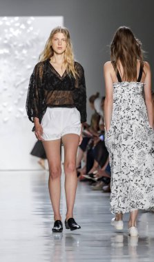 Pist modelleri yürümek 