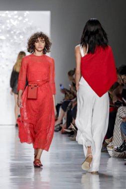 Pist modelleri yürümek 