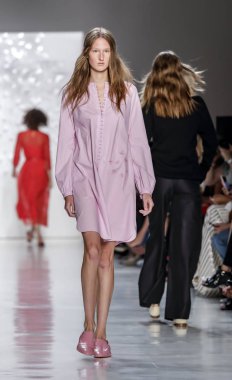 Pist modelleri yürümek 