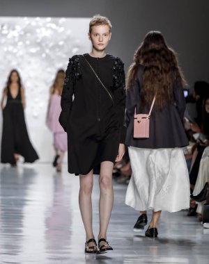 Pist modelleri yürümek 