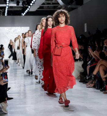 Pist modelleri yürümek 