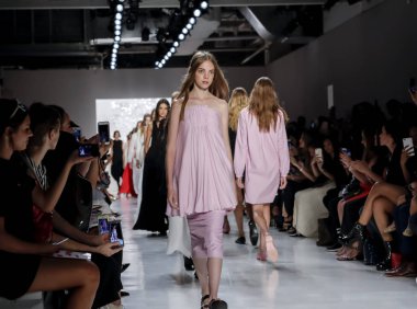 Pist modelleri yürümek 