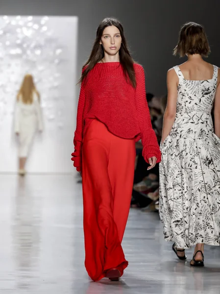 Pist modelleri yürümek 