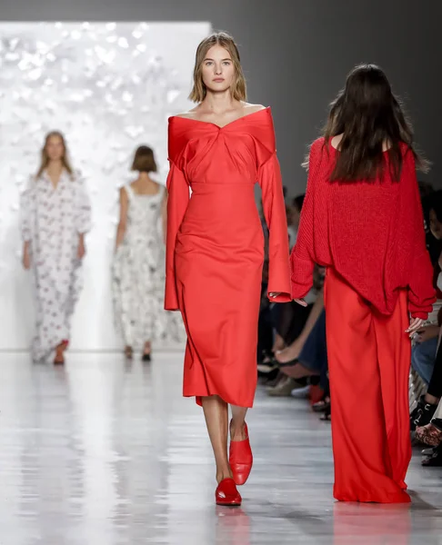 Pist modelleri yürümek 