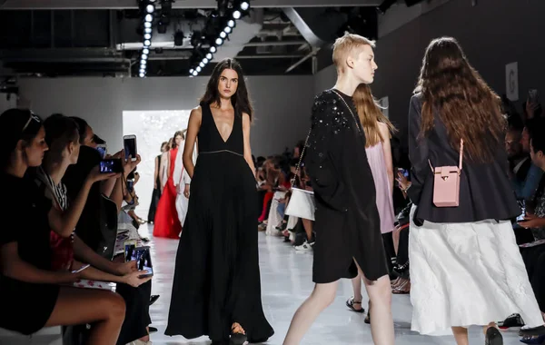 Pist modelleri yürümek 