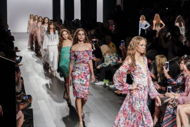 Pist modelleri yürümek 