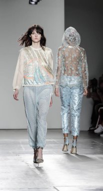 Pist modelleri yürümek