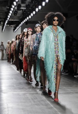 Pist modelleri yürümek 