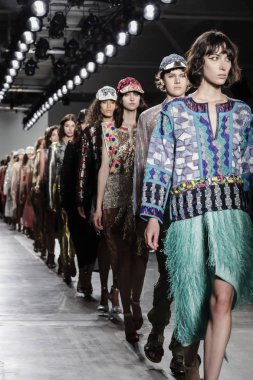 Pist modelleri yürümek 