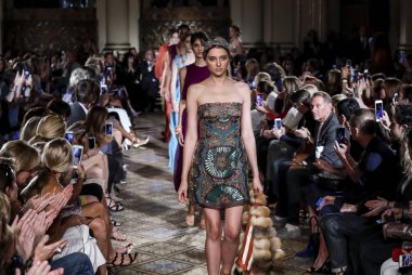 Pist modelleri yürümek