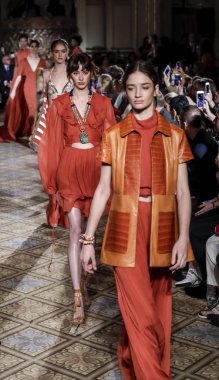 Pist modelleri yürümek