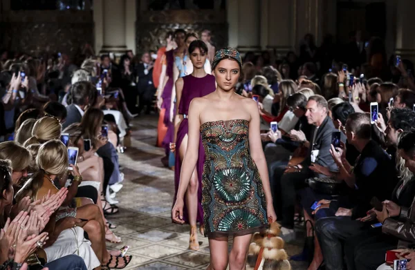 Pist modelleri yürümek