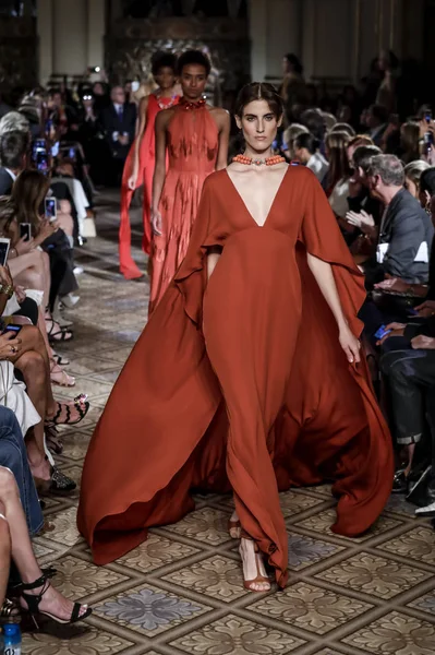 Pist modelleri yürümek