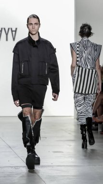 Pist modelleri yürümek