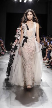 Pist modelleri yürümek