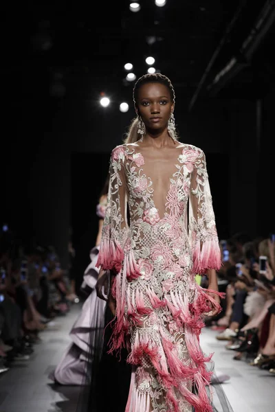 Pist modelleri yürümek