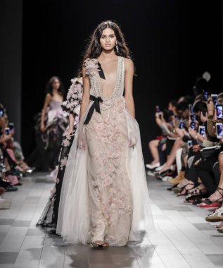 Pist modelleri yürümek