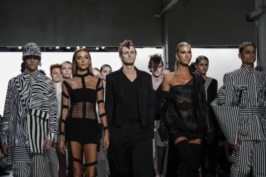 Pist modelleri yürümek