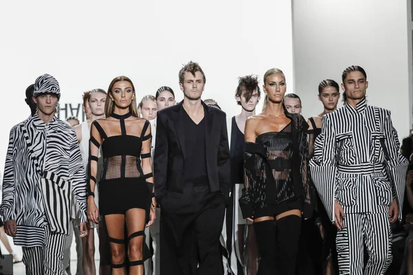 Pist modelleri yürümek