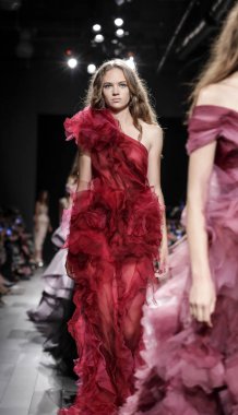 Pist modelleri yürümek